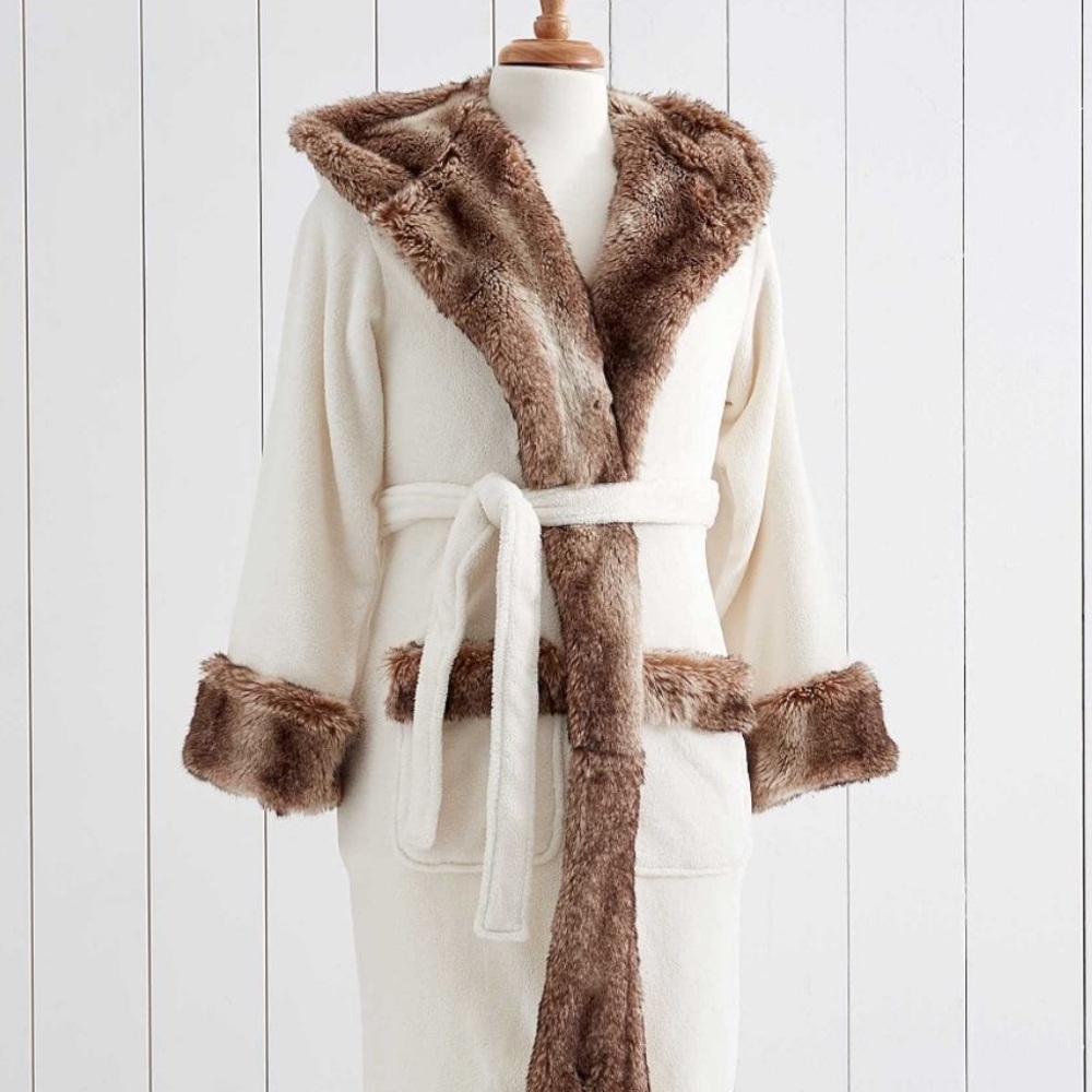 Pottery Barn Classic Hooded Luxury Robe
Caramel Trim · Medium